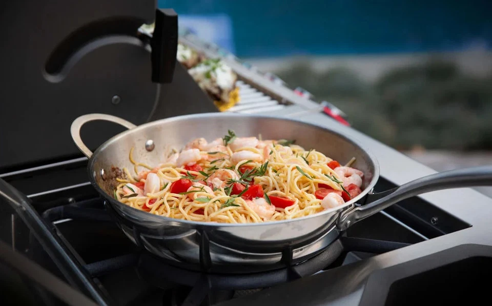 Parrilla de gas propano Napoleon Prestige Pro 825 con quemador lateral eléctrico e infrarrojos Foto 4 de 4