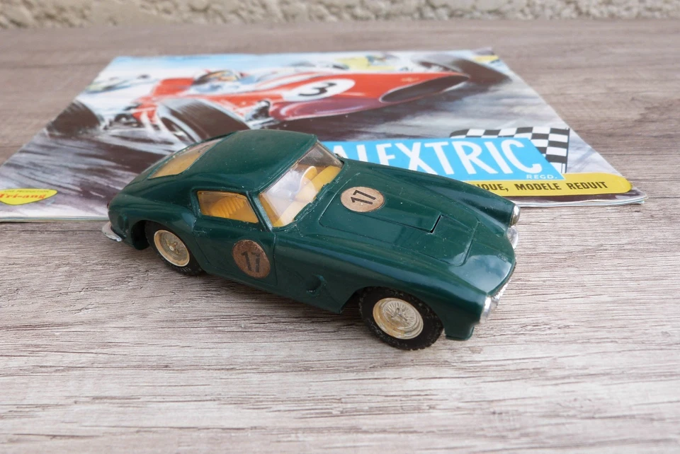 jouet ancien slot car scalextric voiture circuit ferrari 250 GT et catalogue - Photo 3/4