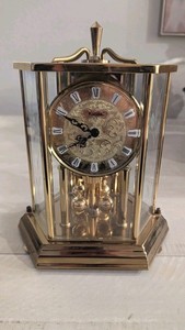 VINTAGE KUNDO ANNIVERSARY CLOCK IN ETCHED BEVELED GLASS CASE- DOES NOT WORK READ