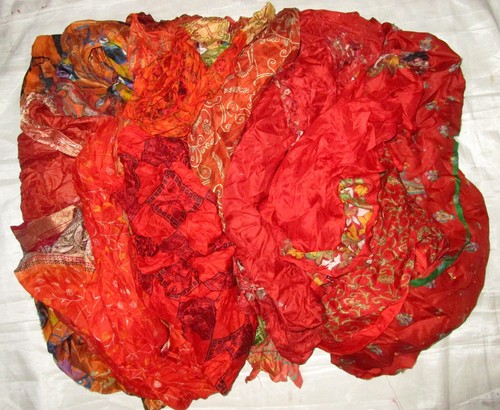 LOT PURE SILK Antique Vintage Sari REMNANT Fabrics 100 GRAMS CRAFT DOLL QUILT 28 - Picture 12 of 24