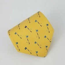 Brooks Brothers Makers Silk Tie Yellow Geometric Golf Flags Men 57.5 x 3.5/8