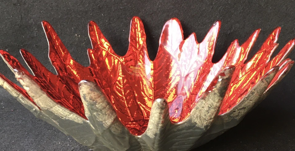 Plato decorativo floral Starburst de vidrio artístico rubí rojo baya AKCAM Turquía Foto 3 de 4