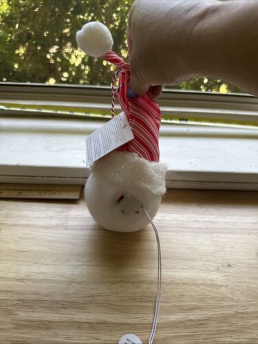 ¡NUEVO! MUÑECO DE NIEVE Iluminado Navidad Bola de Nieve ORNAMENTO Sombrero Rojo Invierno Iluminado - Imagen 3 de 6