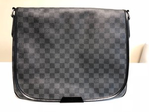 Louis-Vuitton-LV-Daniel-Damier-Graphite-GM-Messenger-Bag-N58033-Like-New-Receipt