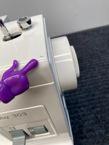 PFAFF Hobby 303 Sewing Machine - Picture 12 of 15