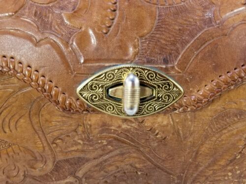 70's VINTAGE HAND MADE TOOLED CLUTCH ENVELOPE WALLET FLORAL 12X8X1.5 TURNLOCK - Picture 3 of 9