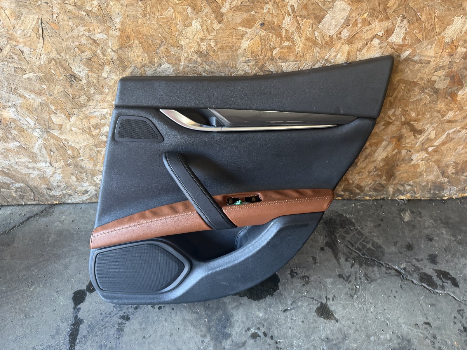 MASERATI GHIBLI OEM 17-21 REAR RIGHT PASSENGER INTERIOR DOOR PANEL