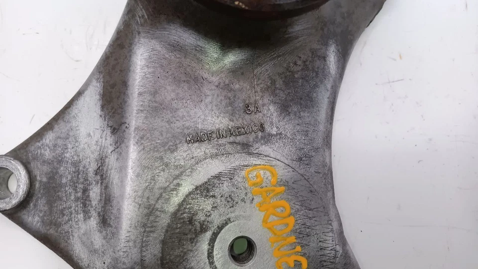 Soporte polea ventilador Nissan NV1500 2013 4,0 litros Foto 3 de 3