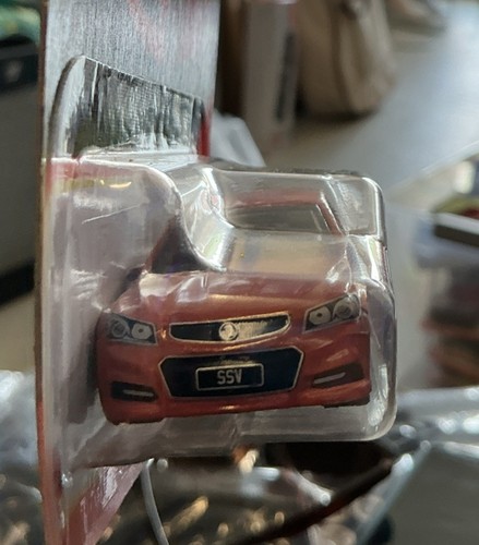 Matchbox 2024 Holden VF Commodore SSV 68/100 - Imagen 3 de 4