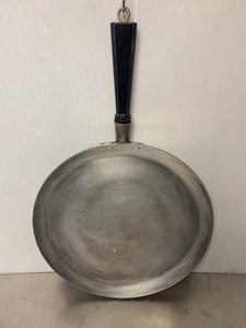 Vintage Wear Ever 12" No. 2582 Griddle Pan Aluminum Bakelite Handle USA