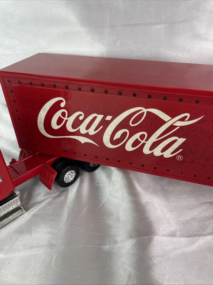 Coca Cola  Golden Wheels Semi Truck  diecast Light Up Trailer - Image 3 of 4
