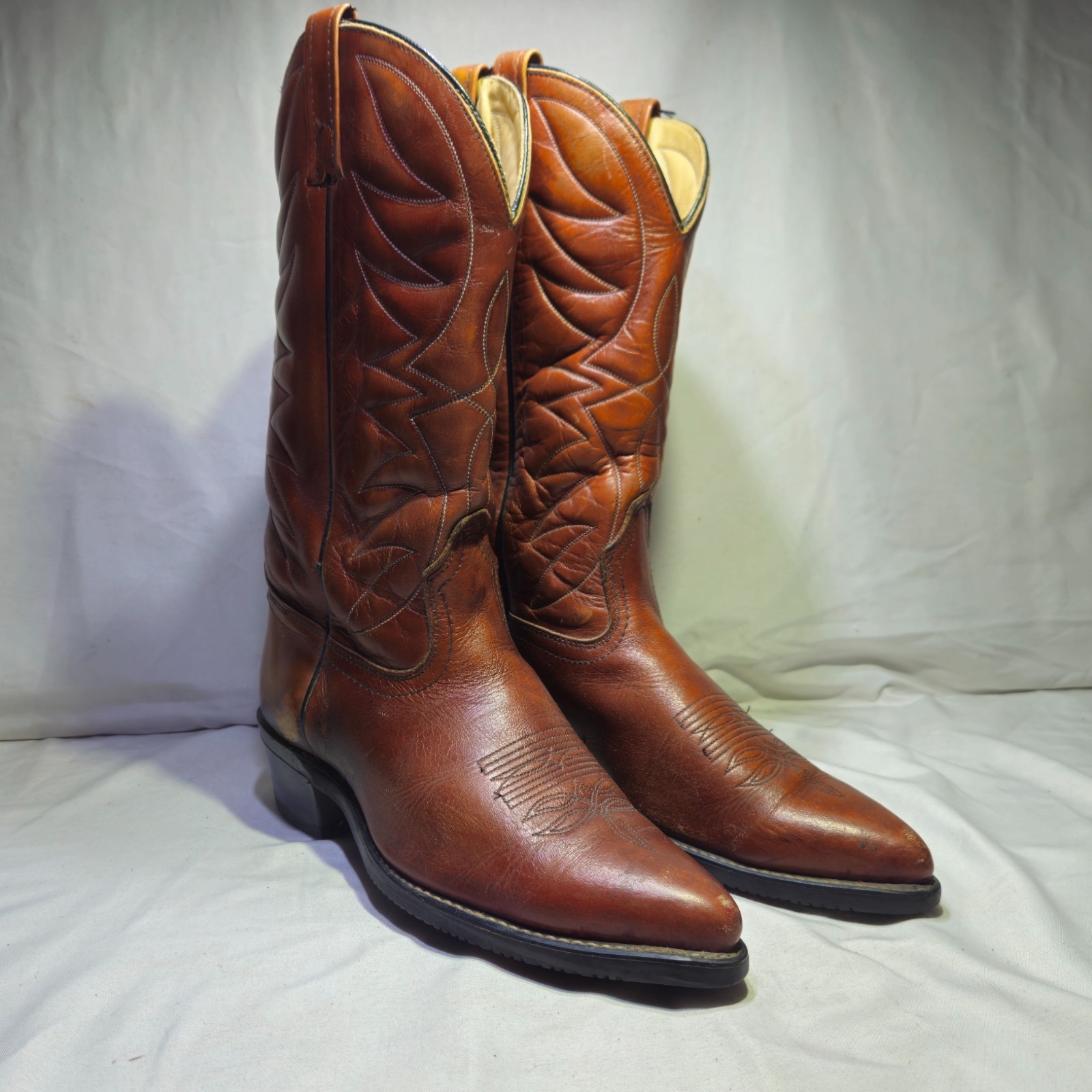 Vintage Acme Circle A Cowboy Boots Men's 9 D Caramel colored Leather Western