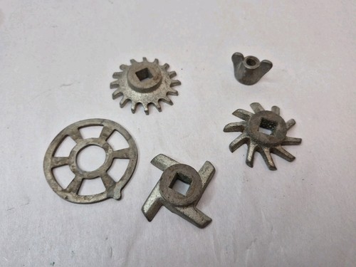 Vintage HW-1590 Tab-L- top Universal Deluxe Food & Meat Chopper Parts Blades