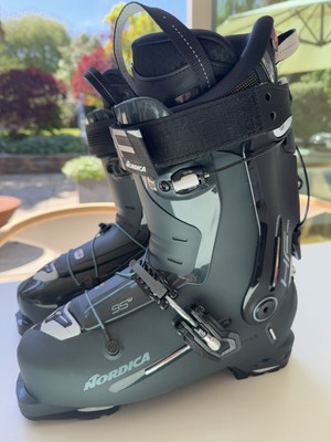 Nordica HF pro 95W Women's Ski Size Brand Rear