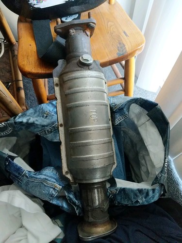 catalytic converter oem 1998 integra - Picture 6 of 8