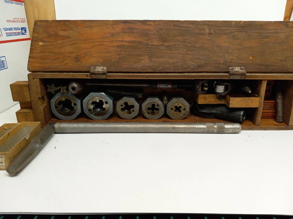 Vintage TRIAD NYE No.50 Pipe Threader Die Ratchet Kit / Pipe Cutter /  NOS Dies - Image 2 of 4