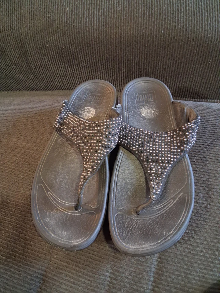 Sandalias de cuña Fitflop Flip Flop para mujer Talla 7 Brillo negro brillante Foto 2 de 4