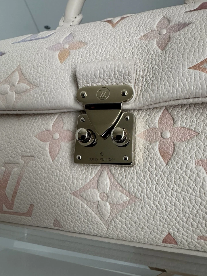 Louis Vuitton Nano Madeleine Dream Beige Nuevo Con Etiqueta - M25596 Se envía al día siguiente 🌸 Foto 4 de 4