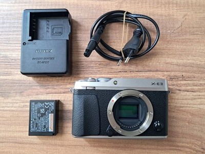 Fujifilm X-E3 24 MP Digital Camera Silver body with battery charger 4036 shutter
