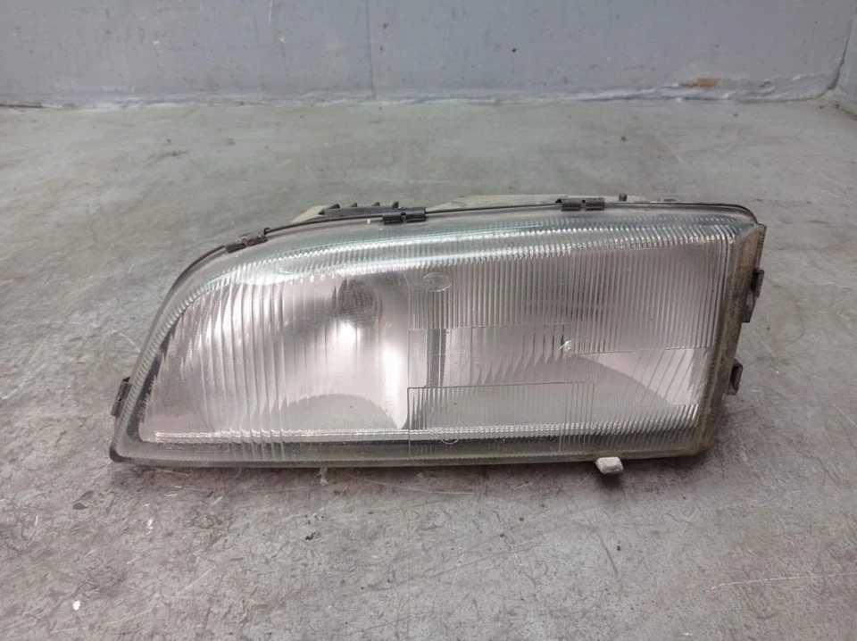 Faro izquierdo VOLVO V70 I (875, 876) 2.5 TDI 147343-00 Foto 2 de 4