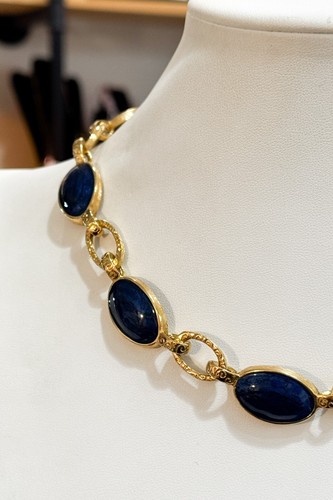 Collar Gargantilla Ajustable Esmalte Azul Oscuro Tono Dorado Cabujón Eslabón Ovalado - Imagen 4 de 5