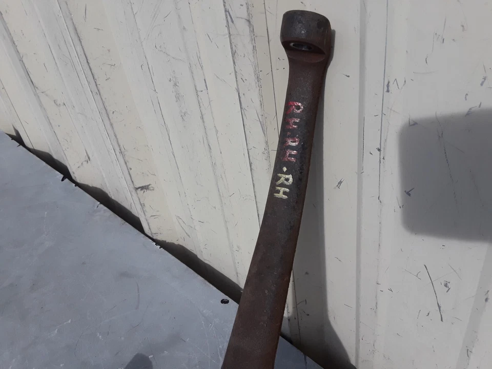 1981 Mercedes Benz W123 240D Front Right Passenger Side Spindle Knuckle OEM - Image 3 of 4