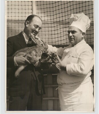 TE JARRARD with Chef & GIANT BUNNY Funny VINTAGE 1930 Press Photo