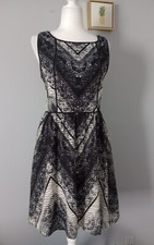 LOFT dress Size 2 Sleeves style A Lin Color  White Black  Good Condition Zipper 