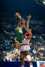Marvin Webster Seattle Supersonics shoots over Wes Unseld Washingt- Old Photo 1