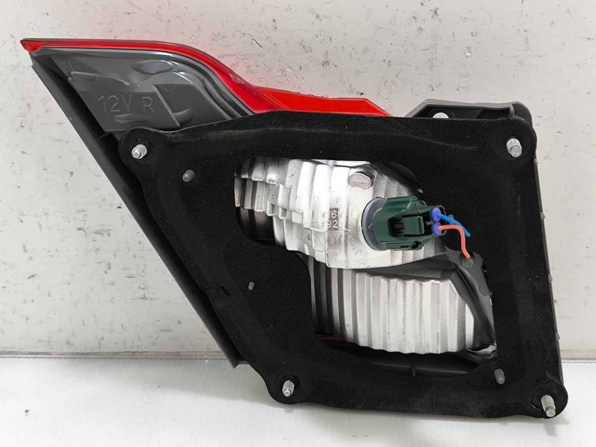 2009-13 Nissan Fuga M37 M56 Infiniti Y51 OEM Rear LED Tail lamp