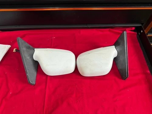 2004-2006 Scion XB driver's side power door mirror *clear coat faded*