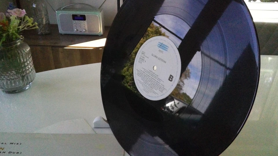 gloria estefan tradicion 12 inch vinyl 45 original from 1993 epic rcords - Image 2 of 4