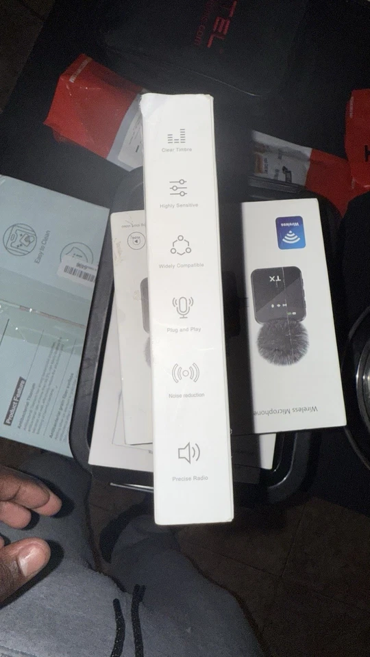 2 Pack Wireless Clip-On Microphones - Image 3 of 4