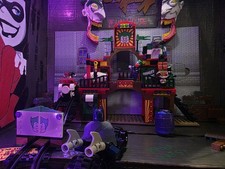 LEGO DC Super Heroes 6857 Dynamic Duo Funhouse Escape + custom diorama