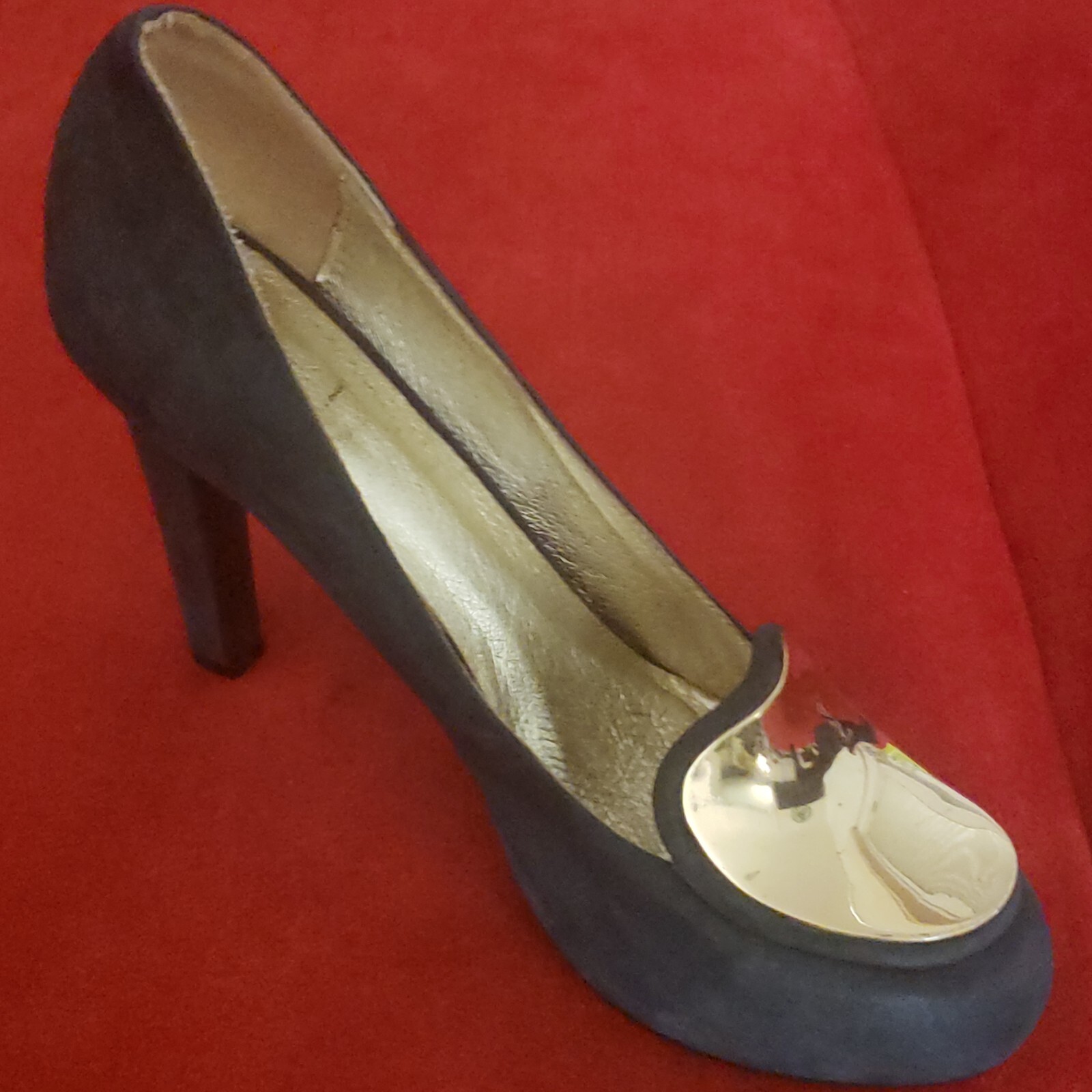 10 40 décolleté Yves Saint Laurent tacchi pelle scamosciata verde ferramenta dorata scarpe donna