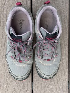 ahnu walking shoes