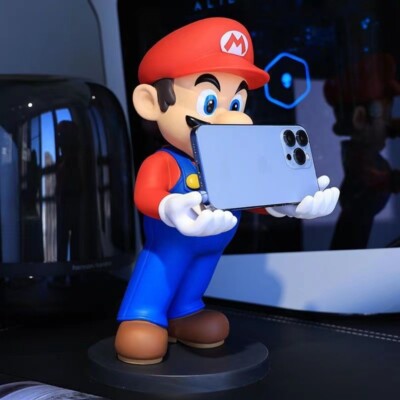 Super Mario Phone And Controller Holder Universe Figurine Stand Figure Model NEW