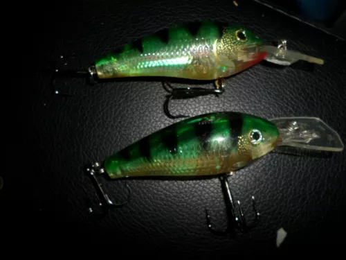 Two Rapala Glass Fat Rap crankbait fishing lures GFR-7,/7cm.-18gr. Color: GP