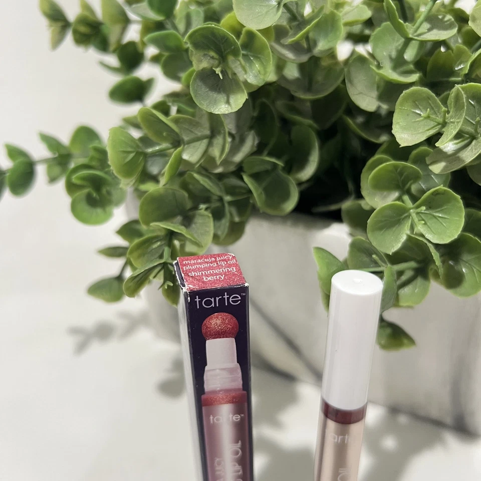 Tarte Maracuja Juicy Lip Oil - SHIMMERING BERRY - 2.7ml/0.09FL.OZ - Image 2 of 4