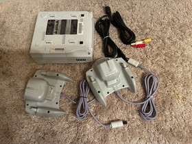 SEGA Dreamcast Console White HKT-3020 Console w/ Cables & Two Controllers