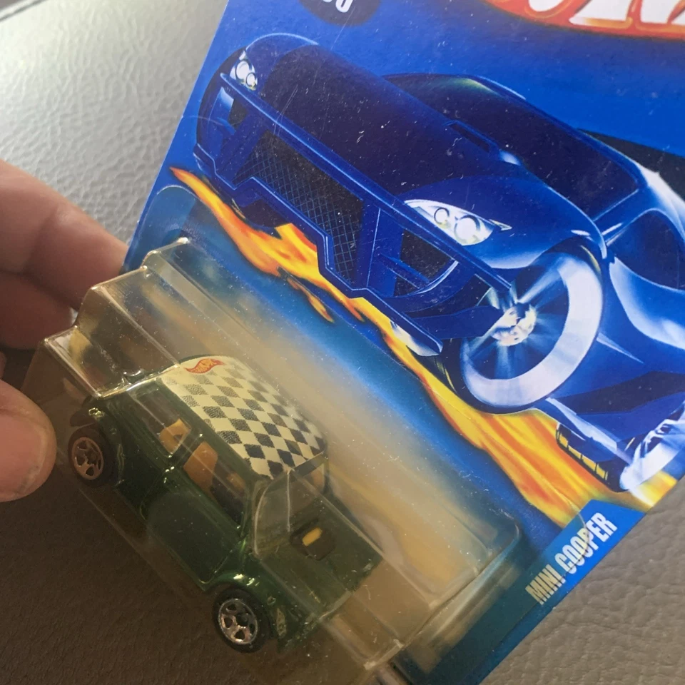 2003 Hot Wheels 35th Anniversary, MINI COOPER, # 200 - Image 3 of 4