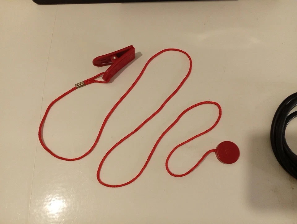 DKN EcoRun Treadmill - Console Display DKN EcoRun EN-957 Display Unit safety key - Image 3 of 4