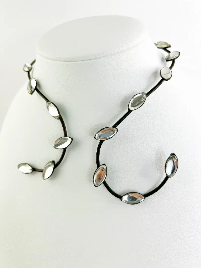 SAINT LAURENT (YSL) COLLANA GIROCOLLO YSL YVES SAINT LAURENT VINTAGE METALLO TONO IN FRANCIA