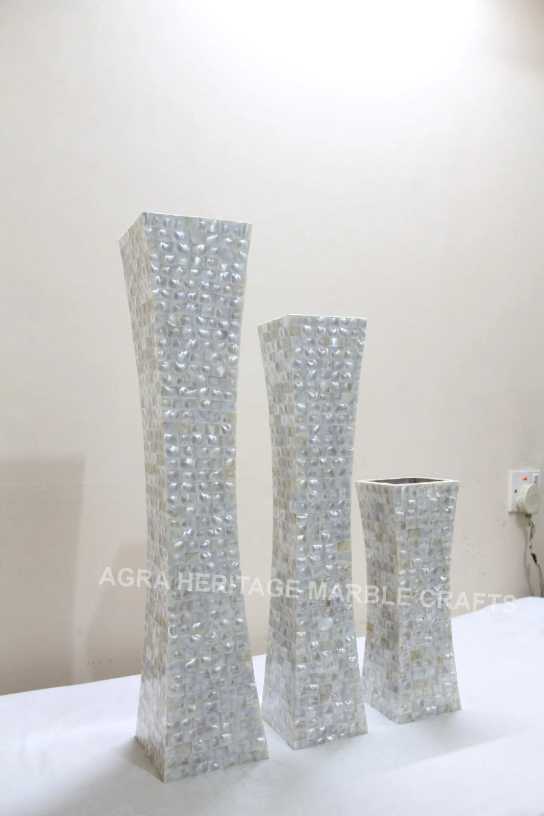 Beautiful Wooden Flower Vase Mother of Pearl Precious Inlay Showpiece Decor E311