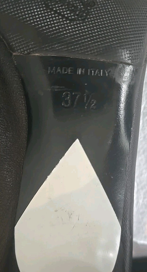 Authentic Chanel Leather Escarpin Cap Toe Pumps CC Logo Size 37.5 Black White thumbnail 13