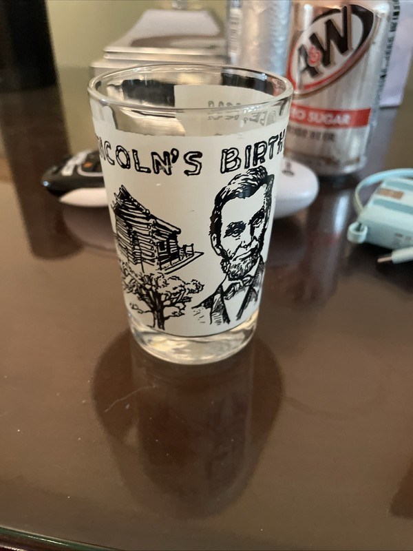 Vintage Lincoln's Birthplace, KY. Souvenir Mini Glass (Hodgenville, Kentucky)