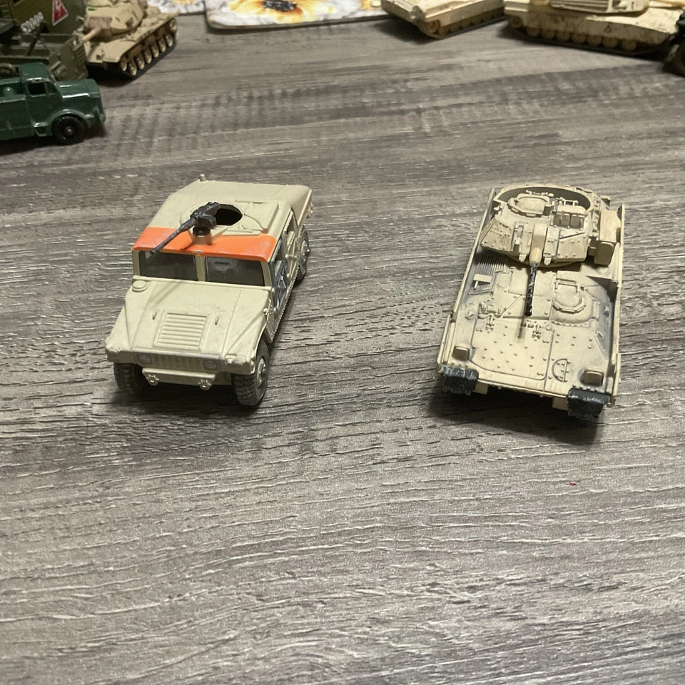 Corgi Set of 2 Desert Storm Hunvee & a Bradley Tank - Image 2 of 4