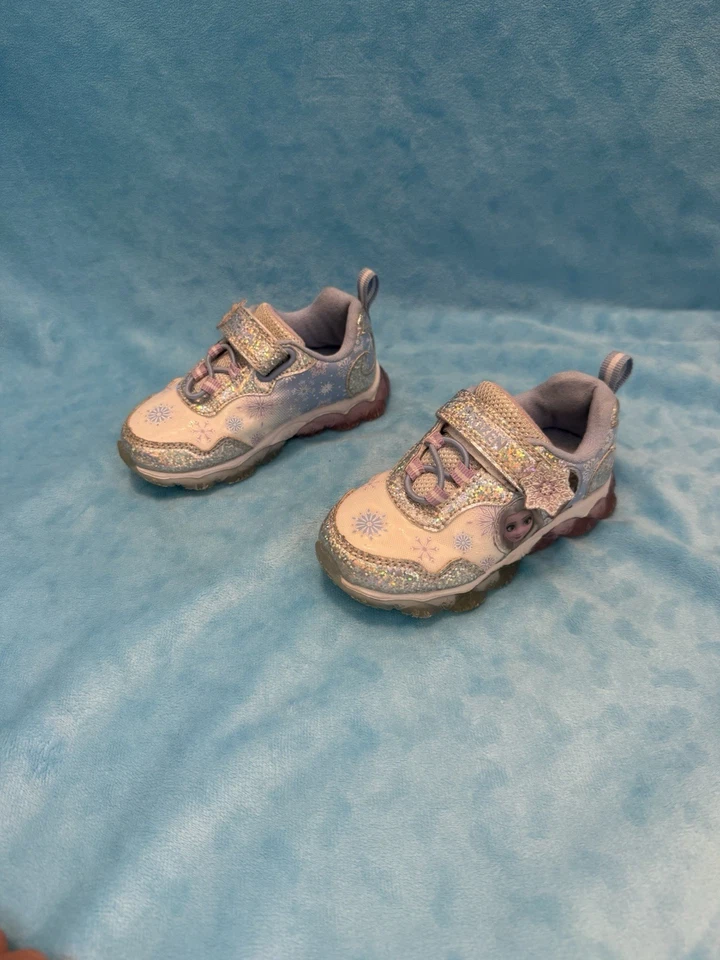 ❄️ Disney Frozen 2 女孩 Light Up 运动运动鞋 紫色 银色 闪耀 尺寸 7 — 第 3/4 张图片