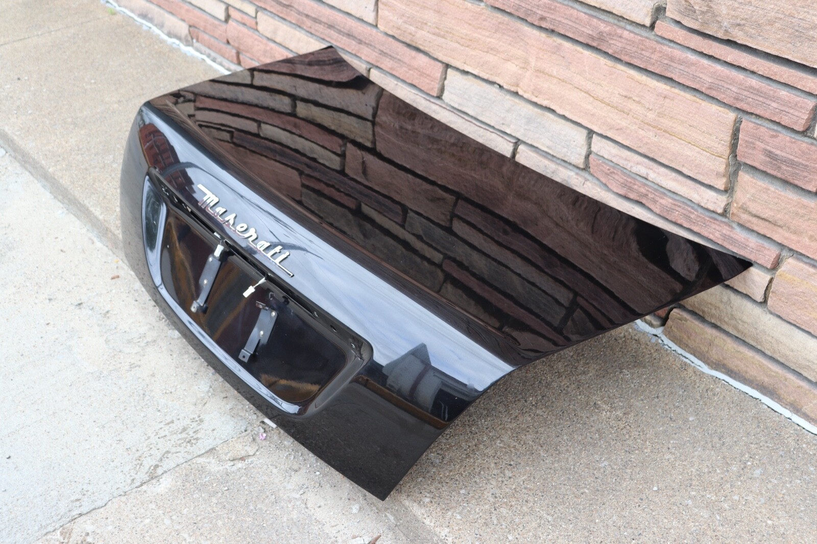 P2005182 2003-2011 Maserati Quattroporte M139 Trunk Lid  Black OEM
