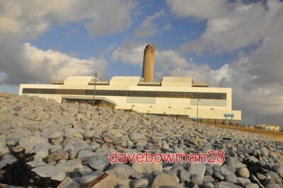 FOTO ABERTHAW KRAFTWERK - BREAKSEA POINT DIE VERKLEIDUNG DER STRUKTUR IST